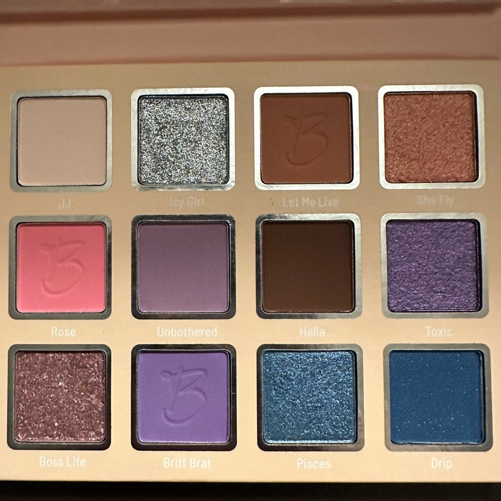Eyeshadow Palette with Vibrant Colors